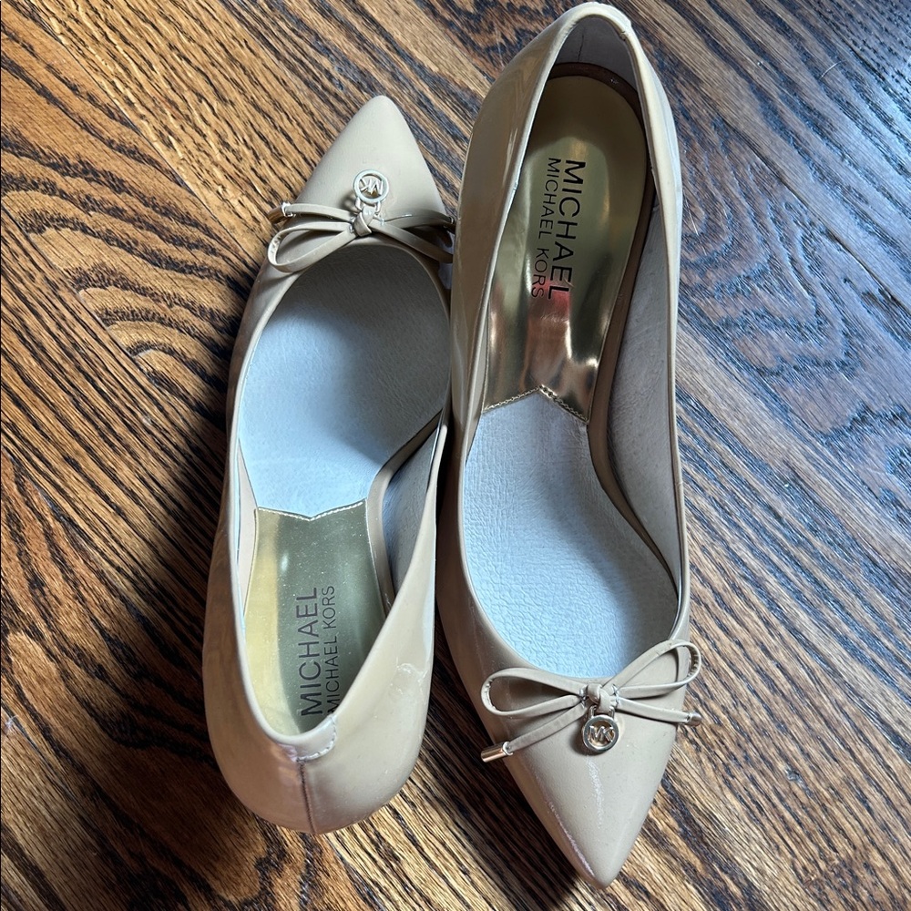 Michael Kors Women's Beige Pointed Toe Flats